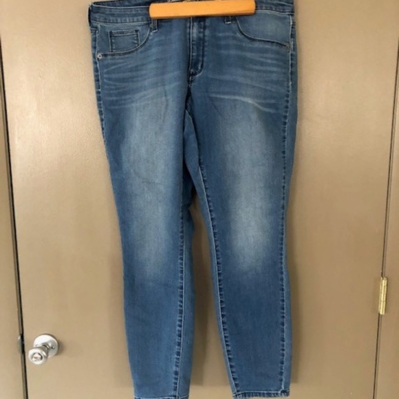 Universal Thread Mid-Rise Jeans - Picture 2 of 2